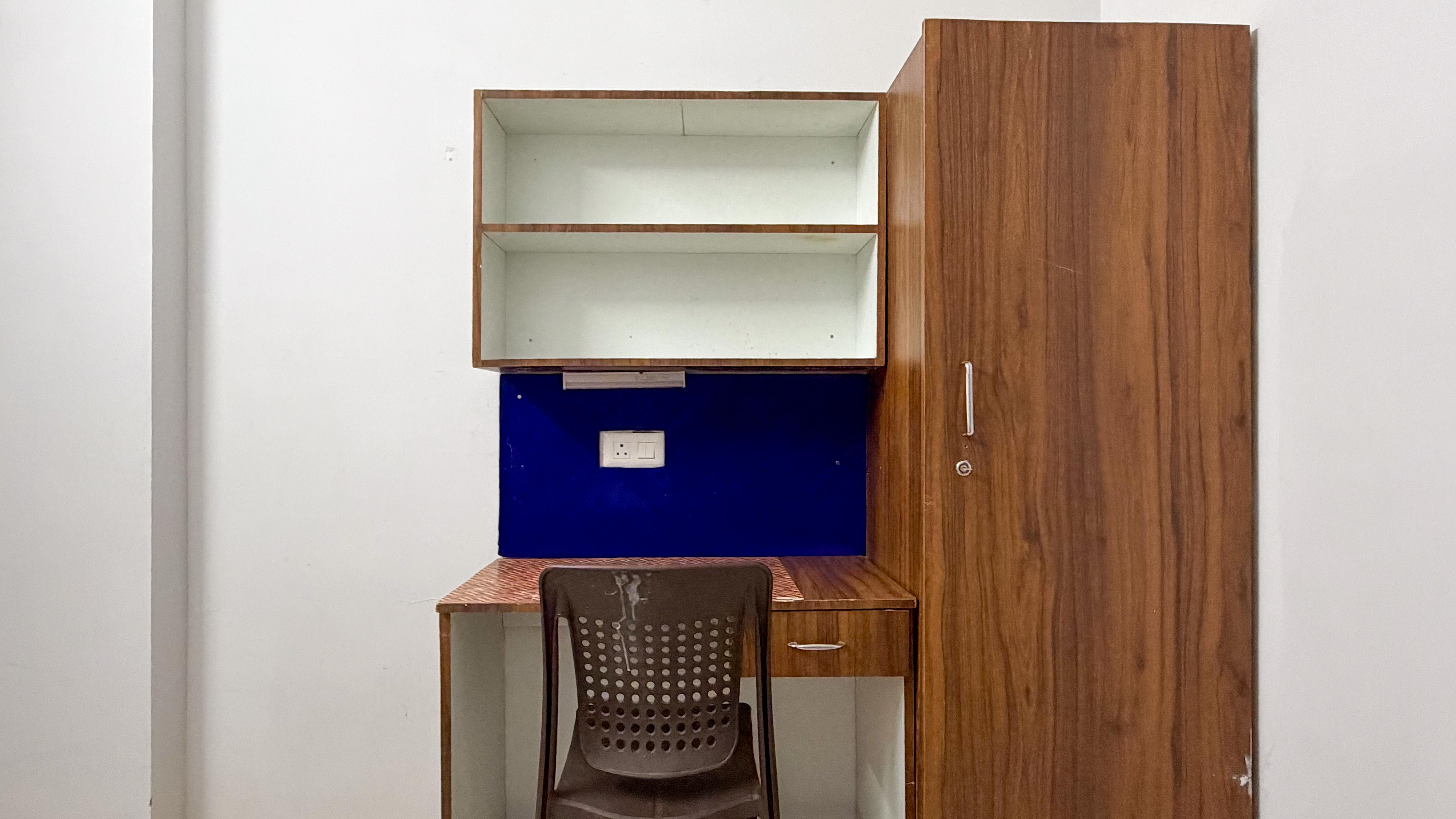 Single Room + Window 2